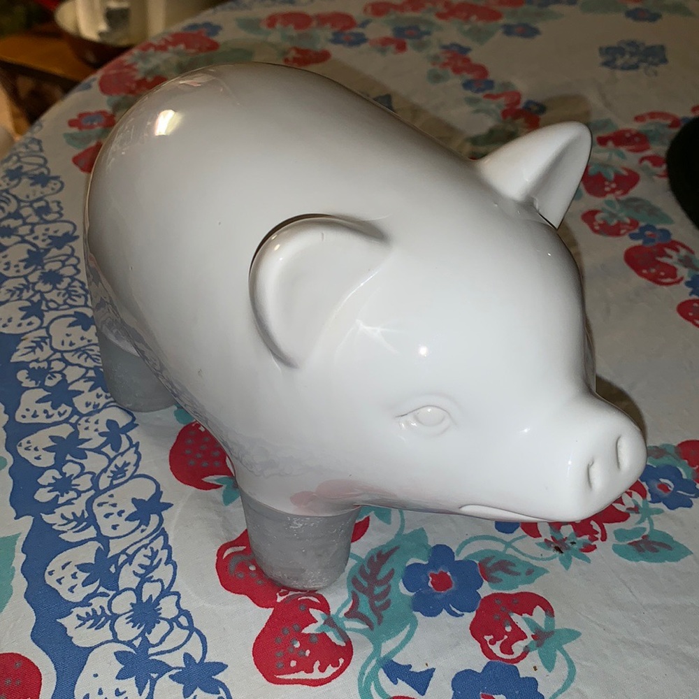 Super adorable pig figurine